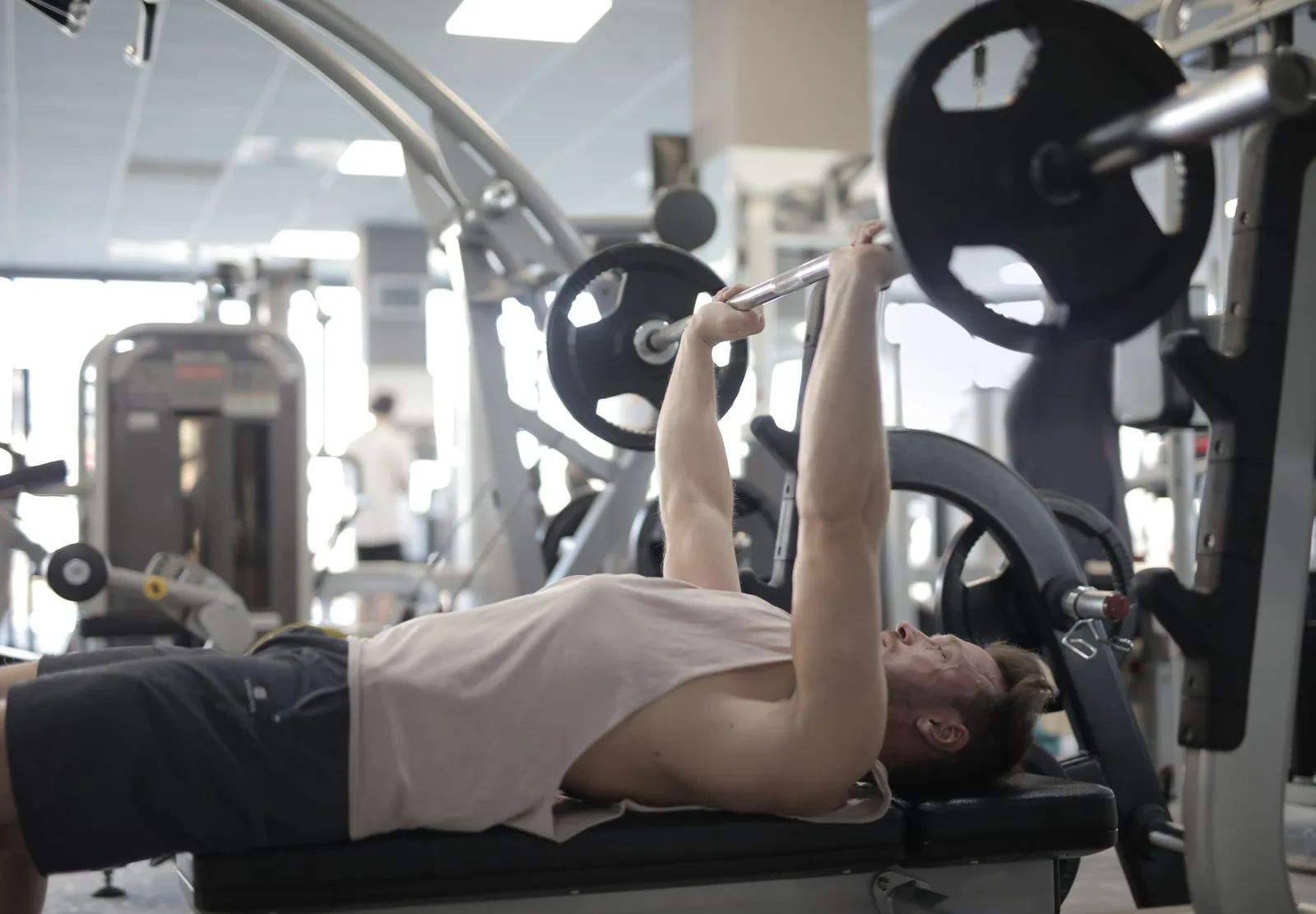 Beginner performing barbell bench press with controlled form on push day of PPL split