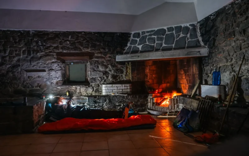 Thermal manikin test setup showing how sleeping bag temperature ratings are measured in a lab