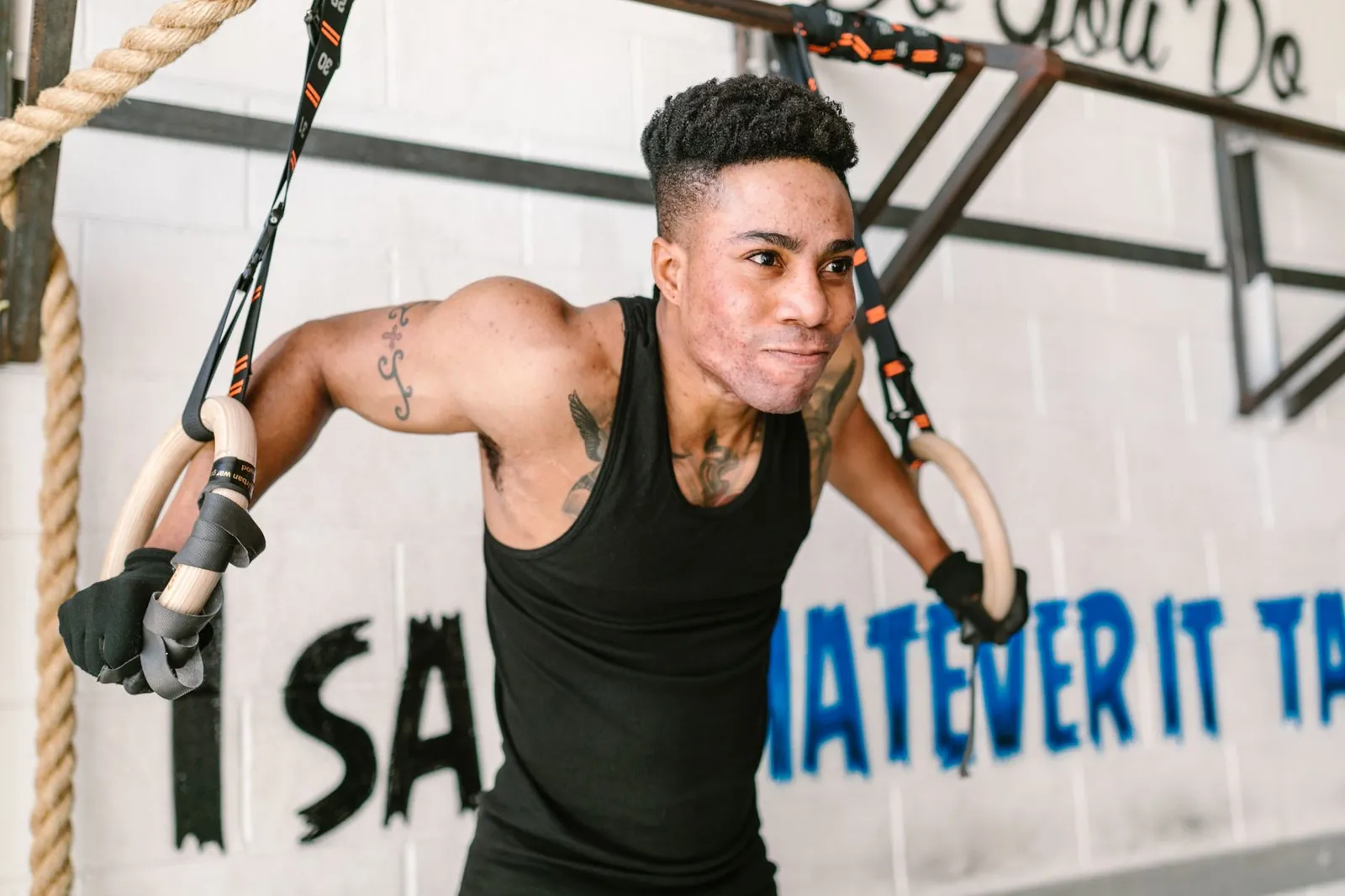 Person doing a back squat with heavy weight in a power rack during lower body session
